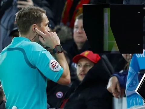 Wenger chỉ ra chìa khóa "cứu" VAR tại Premier League