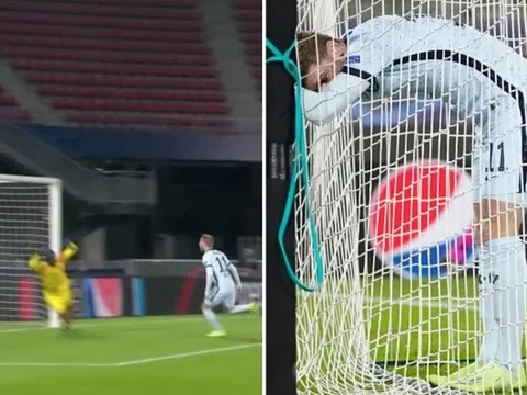 Tân binh Chelsea mông lung như trò đùa, liên tiếp sút bóng vào "hư vô"