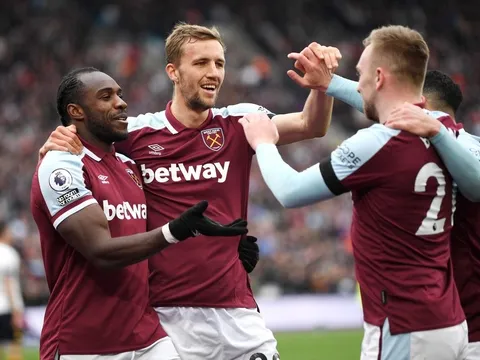 West Ham đẩy Man United khỏi nhóm dự cúp châu Âu