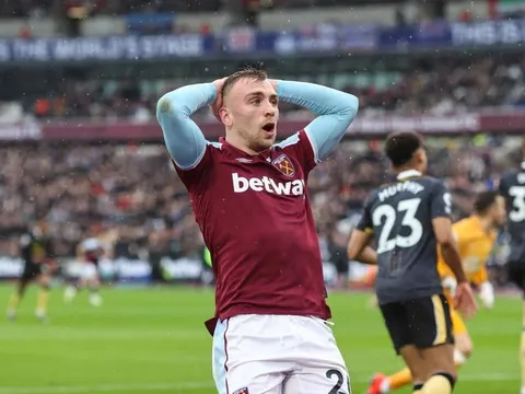 West Ham bỏ lỡ cơ hội vượt Man United