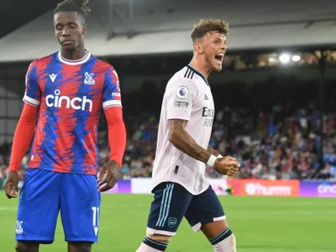 Neil Warnock khen ngợi hậu vệ Arsenal