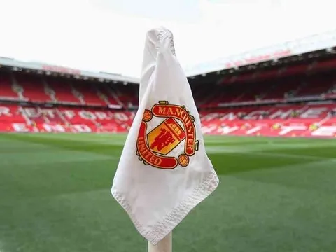Quá nhanh chóng, tới lượt Man Utd rời khỏi Super League