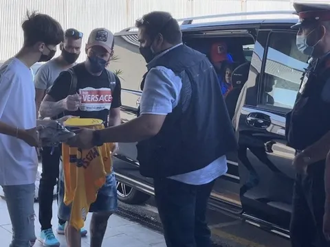 Xác định thời gian Messi ký hợp đồng với Barca