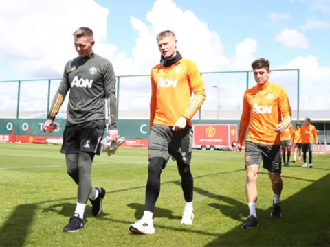 Man Utd chốt 27 cầu thủ dự trận QPR, 2 cái tên trở lại