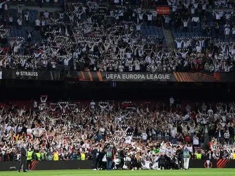 Camp Nou phủ sắc trắng, Xavi thắc mắc về sự thờ ơ của cules