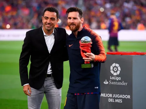 Xavi cập nhật khả năng tái hợp Messi