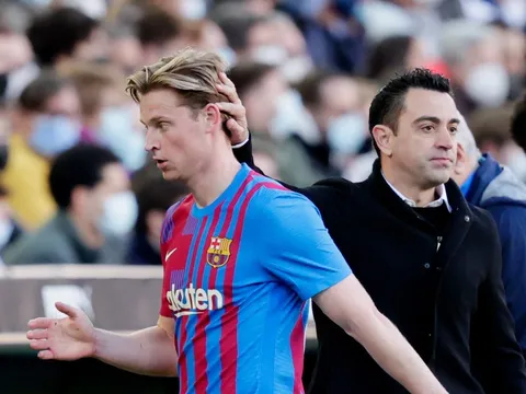 Xavi đổi ý, 'bật đèn xanh' cho De Jong đến M.U