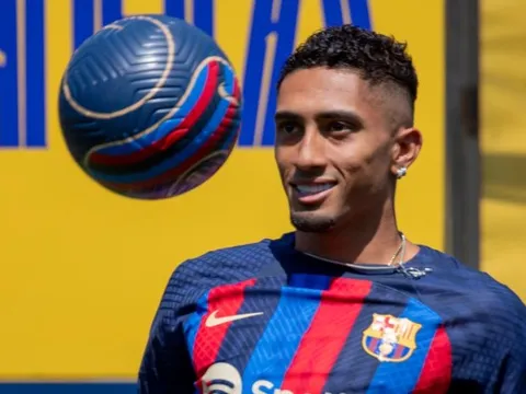 Xavi giục sao Barca chơi cá nhân hơn