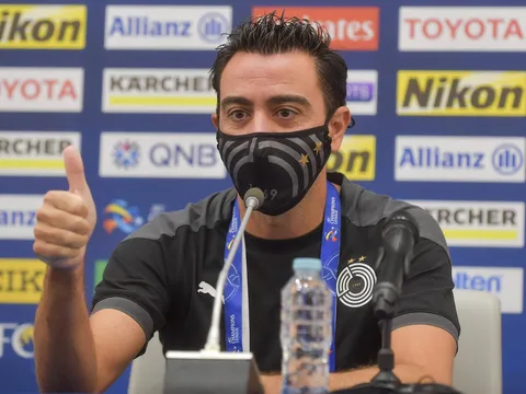 Xavi lên tiếng về ghế HLV Barcelona