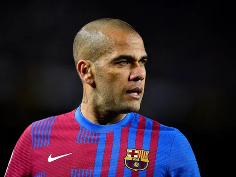 Xavi lên tiếng về tương lai của Dani Alves tại Barca