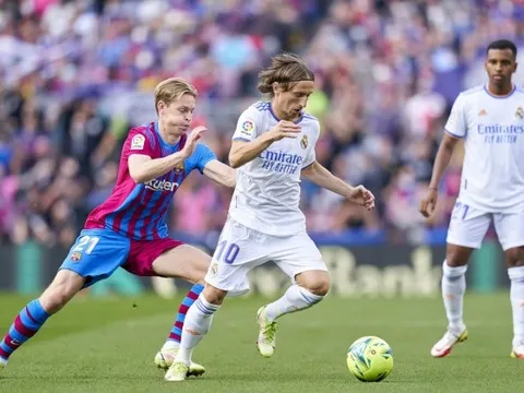 Xavi: "Real giống như tắc kè hoa"