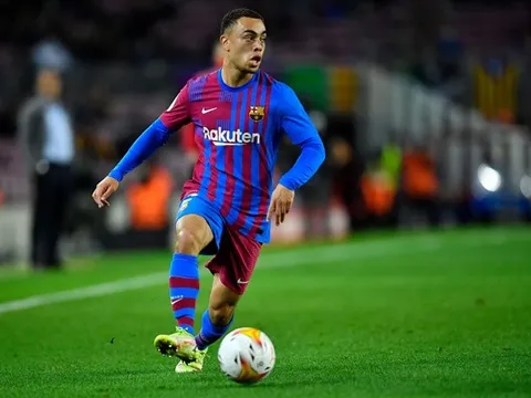 Xavi muốn thanh trừng cầu thủ, NHM Barca phản ứng