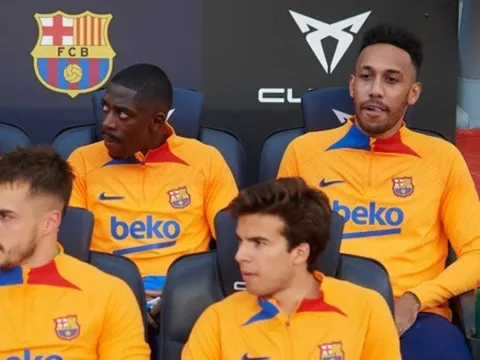 Xavi ra mặt khi Dembele bị NHM Barca la ó