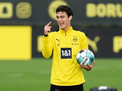 Xây chắc tương lai, Dortmund trói chân "viên ngọc thô" sinh năm 2002