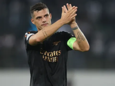 Xhaka ngạc nhiên với NHM Arsenal