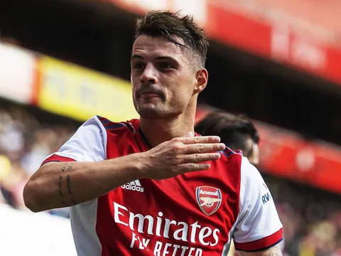 Xhaka: “Cậu ấy chắc chắn có thể trở thành đội trưởng của Arsenal”