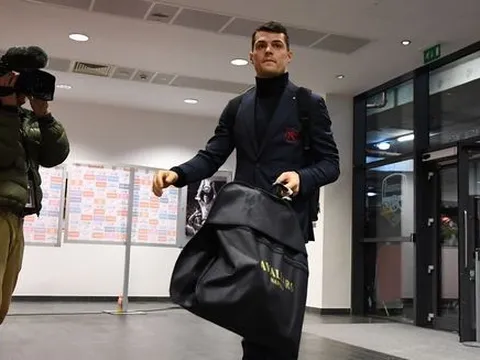 Xhaka chơi trò "mất tích", đồng đội phải đến tận nhà