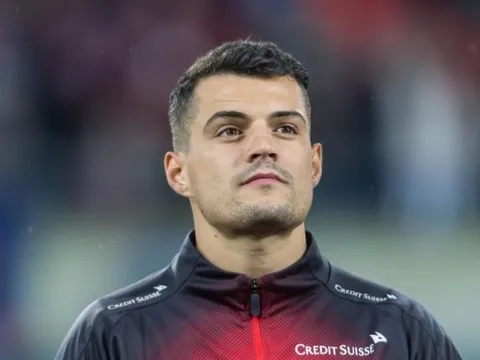 Xhaka tiếp tục cà khịa NHM Arsenal, ngày rời Emirates không còn xa