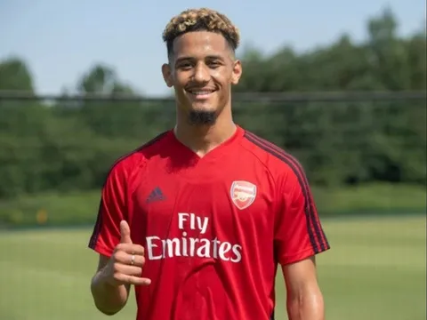 Xoa dịu Saliba, Arsenal có động thái mới