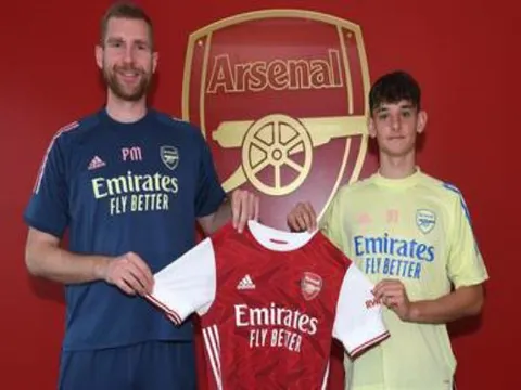 XONG! Arsenal ký hợp đồng với "tiểu đội trưởng" của Tam Sư