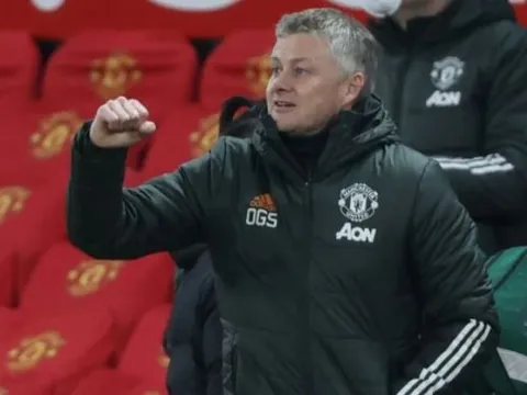 XONG! Fabrizio Romano xác nhận, đã rõ trung vệ Man Utd quan tâm