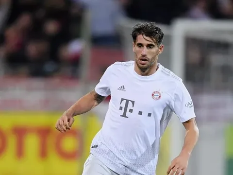 XONG! Hàng thủ của Bayern tiếp tục vỡ vụn sau trận thắng Wolfsburg