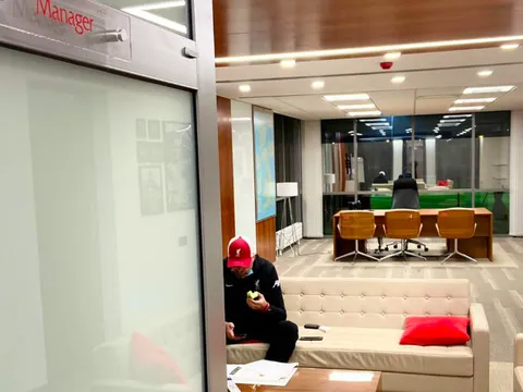 XONG! Jurgen Klopp buồn rũ rượi rời đại bản doanh Liverpool