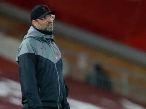 XONG! Klopp xác nhận 2 tin dữ, Liverpool đau đớn mất "chiến binh"