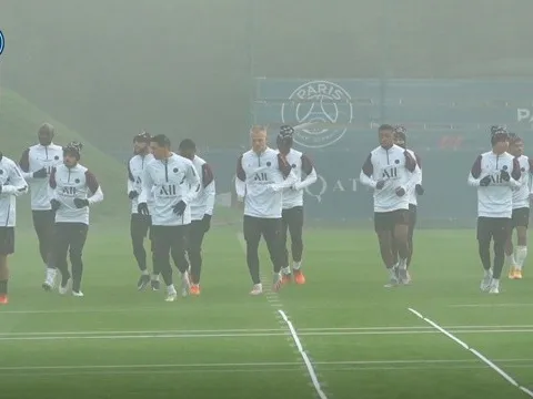 Man Utd "run rẩy" vì hình ảnh đáng chú ý trên sân tập PSG