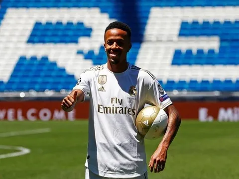 XONG! Real Madrid báo tin dữ, 'sao đa năng' nhiễm COVID-19
