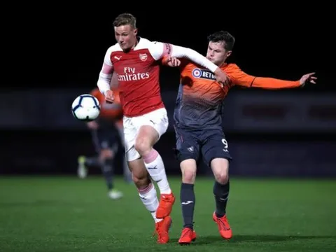 XONG! Rời Arsenal, trung vệ 21 tuổi chuyển đến Giải hạng 3