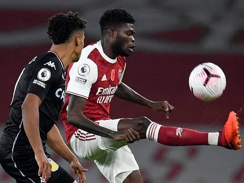 XONG! Thua thảm Aston Villa, Arsenal nhận thêm tin dữ từ tân binh đắt giá