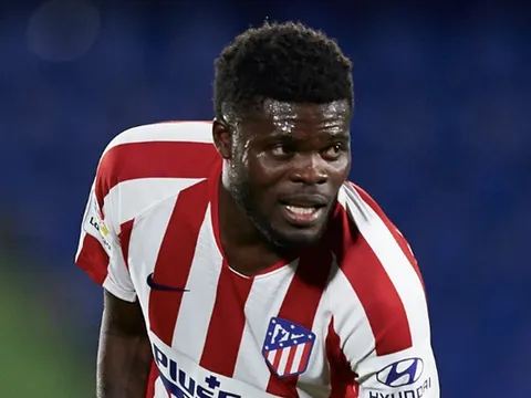 XONG! Tiến gần đến "bulldog" của Arsenal, Atletico Madrid rất nhanh chốt tương lai Partey