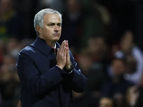 CHÍNH THỨC: Tottenham sa thải Jose Mourinho