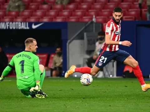 "Xử đẹp" Ter Stegen, Carrasco gieo rắc nỗi kinh hoàng cho Barca