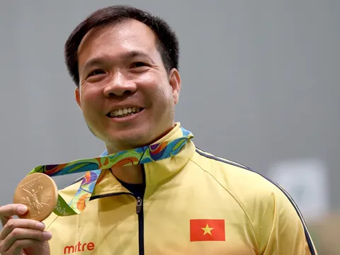 SEA Games 31: Hoàng Xuân Vinh, Ánh Viên rước đuốc trong lễ khai mạc