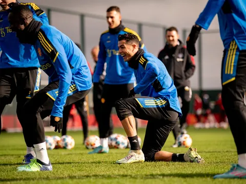 Xuất hiện nhân tố mới, lộ thái độ dàn sao Man Utd trên sân tập