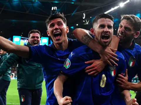 CĐV kêu gọi trao QBV cho cầu thủ Chelsea