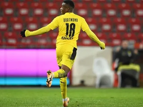 Liên tục thăng hoa, thần đồng Dortmund lập nên kỷ lục khủng