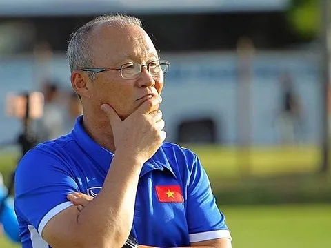 Đấu UAE và Thái Lan, HLV Park Hang-seo nên chọn trung phong nào?