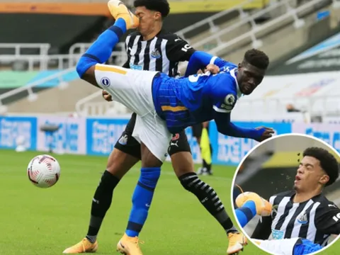 CHOÁNG! Premier League xuất hiện pha chơi xấu rùng rợn