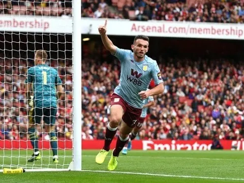 Steve Bruce: "Man Utd ư, cầu thủ Aston Villa đó ở đẳng cấp của họ"
