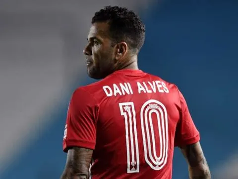 CHÍNH THỨC! Dani Alves bất ngờ thất nghiệp