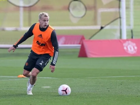 Van de Beek lộ hình ảnh gây ngỡ ngàng ở buổi tập đầu tại M.U