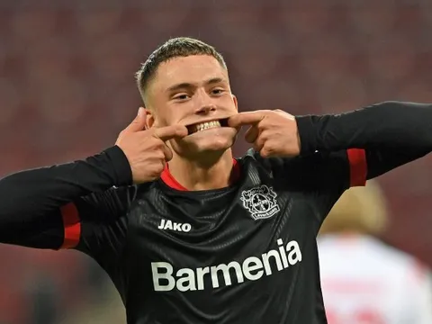 Mục tiêu Arsenal vượt mặt Podolski, lập kỷ lục khủng