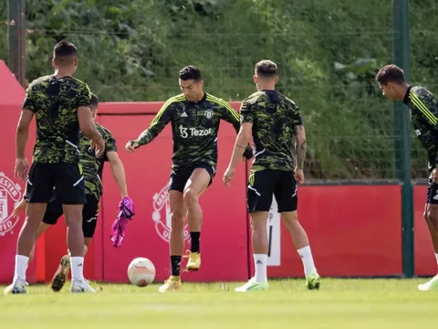 Ten Hag gật đầu, M.U điền tên 6 cầu thủ trẻ đá Europa League