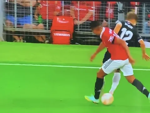 "Antony, Casemiro là 2 thương vụ M.U mua sắm hoảng loạn"