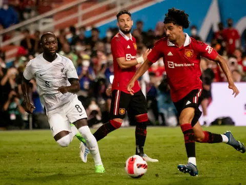 Zidane Iqbal gửi thông điệp mạnh mẽ đến Ten Hag