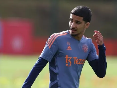 Zidane Iqbal đưa Ten Hag thêm lý do để được trọng dụng
