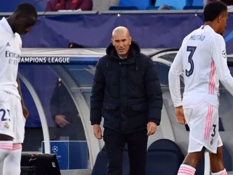 Zidane lên "máy chém", chỉ có một yếu tố cứu được thuyền trưởng Real
